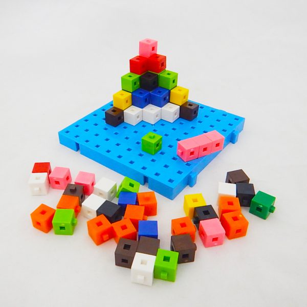 ชุดลูกบาศก์ตัวต่อฝึกทักษะคณิตศาสตร์ ขนาด 1 cm พร้อมฐานกระดานตัวต่อ (1 cm. Interlocking Cube & Base Boards) - Image 4
