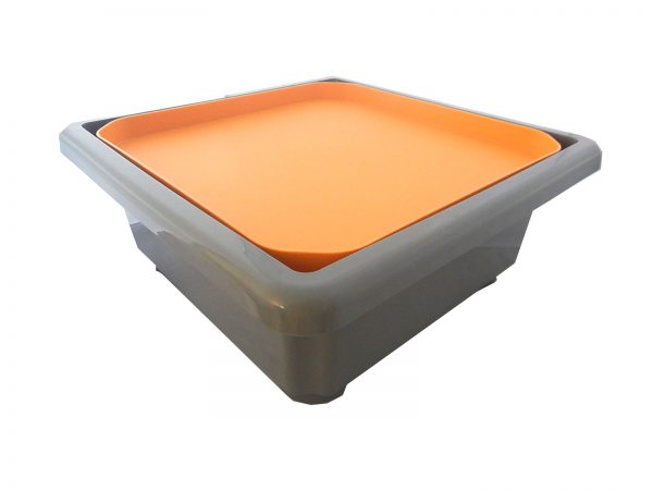 ชุดถาดกิจกรรมสร้างสรรค์พร้อมขาตั้งมีล้อเลื่อนสูง 40 cm Fun2 Play Activity Tray with Stand 40 cm (เทาเข้ม-ส้ม) - Image 4
