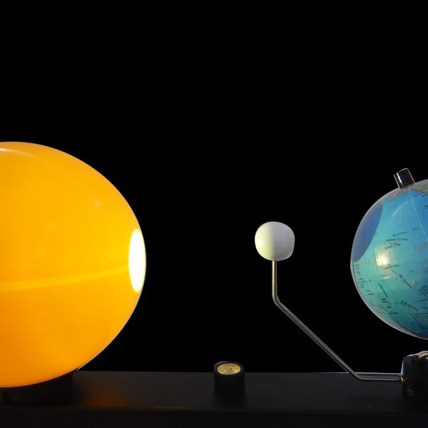 โมเดลการเคลื่อนที่ของดวงอาทิตย์ โลก และดวงจันทร์ (Sun, Earth & Moon Orbitor Model) - Image 2