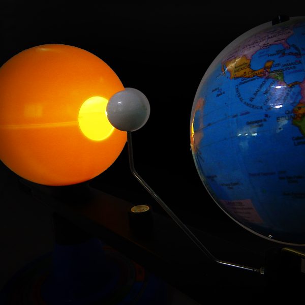โมเดลการเคลื่อนที่ของดวงอาทิตย์ โลก และดวงจันทร์ (Sun, Earth & Moon Orbitor Model) - Image 4