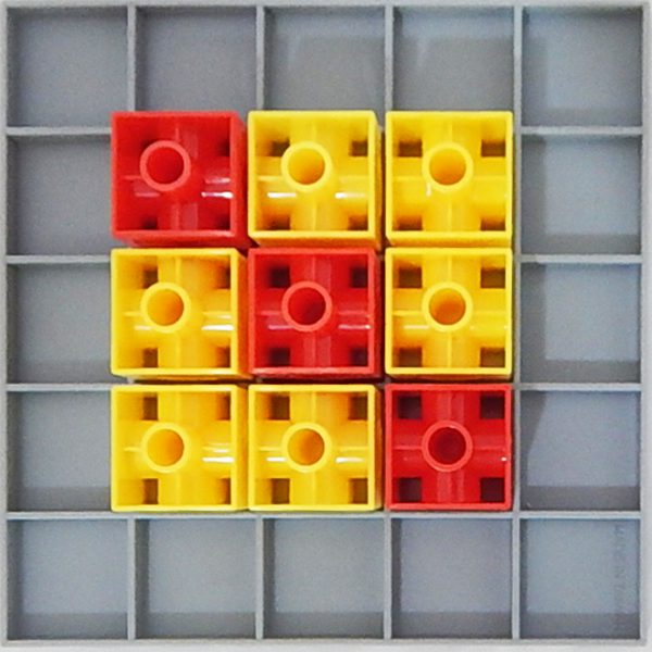 ชุดลูกบาศก์ตัวต่อ 2 cm พร้อมกระดานตัวต่อ (ตัวต่อ100 ชิ้น กระดาน 2 ชิ้น) - Image 2