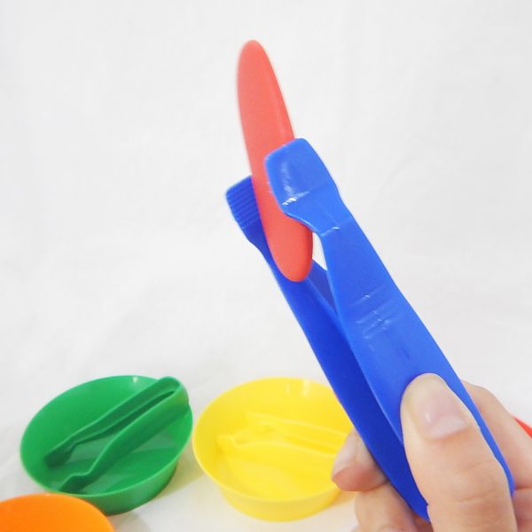 ชุดถ้วยแยกกลุ่มพร้อมปากคีบพลาสติก 6 สี (Sorting Bowls and Tweezers Set) - Image 5