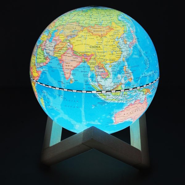 ลูกโลกมีไฟ 14 ซม. แบบไร้สาย พร้อมฐานตั้ง (ปรับไฟระบบสัมผัส) (Mini Globe Dia 14 cm with Rechargeable LED Light and Stand (Touch System)) - Image 3